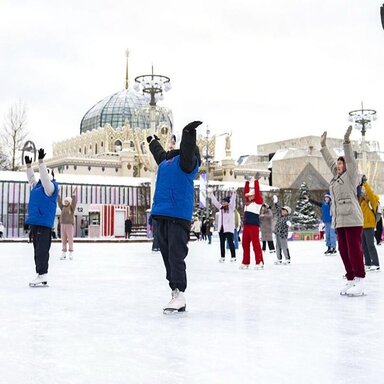 «Зима в Москве»: утренние зарядки будут проводить на катке ВДНХ