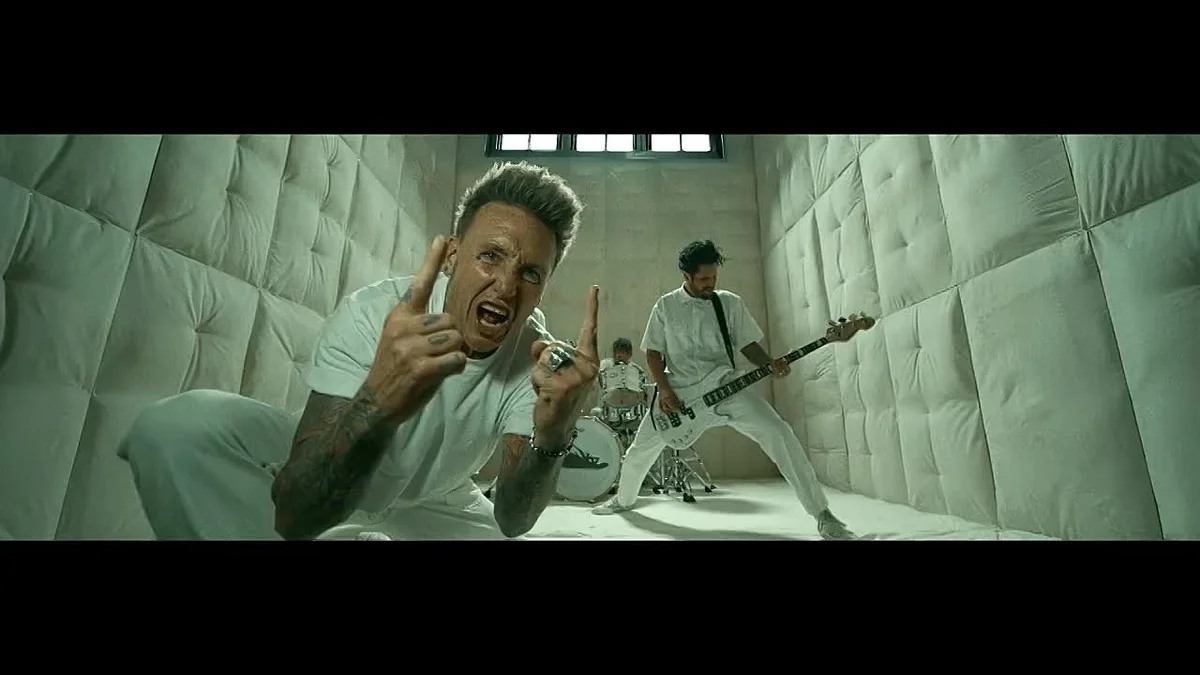 Papa Roach - «BRAINDEAD»