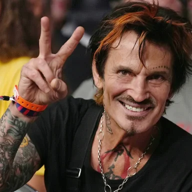 Томми Ли из Mötley Crüe празднует 64 года: как барабанщик стал символом рок-экспрессии