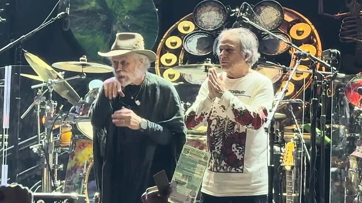 Bob Weir’s final performance - Touch of Grey